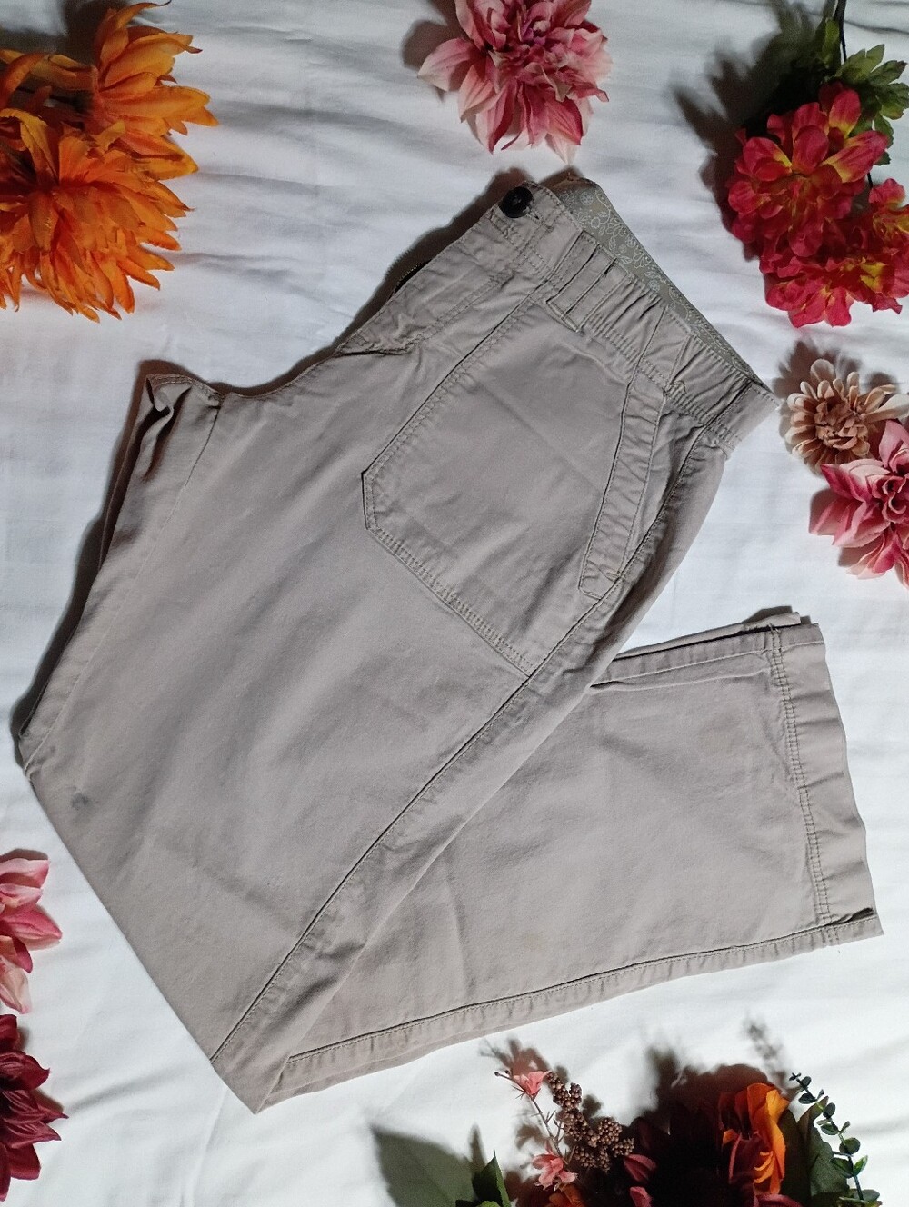 Lee Women's Khaki Elastic-Waist Chinos in Light Tan